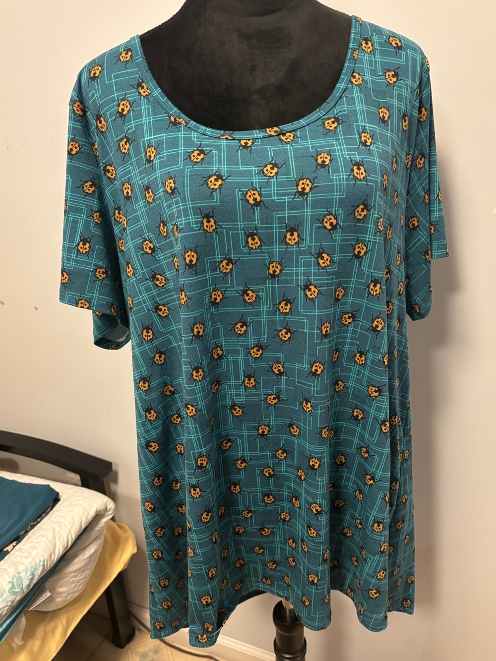 Women’s LuLa Roe Classic T-shirt Teal Print with lady bugs Scoop Neck Top